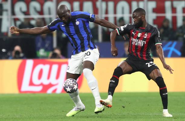 其进攻性足 其进攻性足